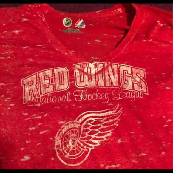 Red ring women’s hockey shirt with towel size medium soft material stretchy - Picture 3 of 3